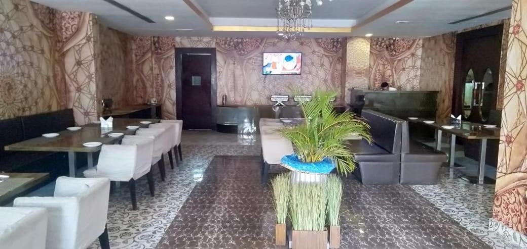 Hotel Patliputra Nirvana Patna Kültér fotó