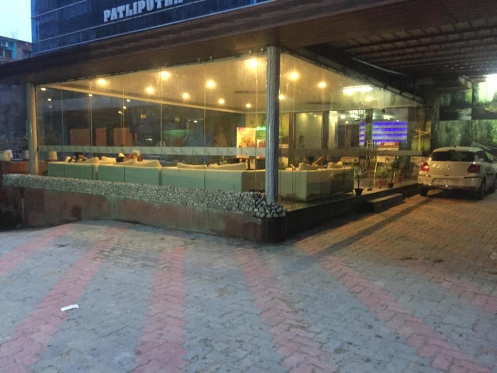 Hotel Patliputra Nirvana Patna Kültér fotó