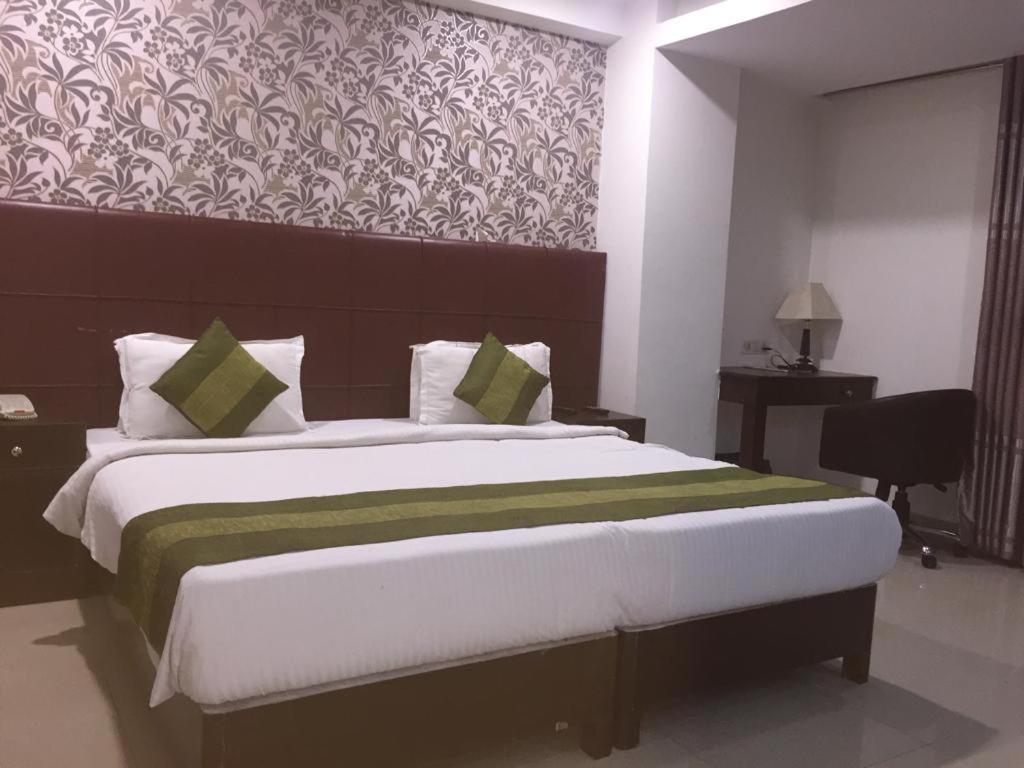 Hotel Patliputra Nirvana Patna Kültér fotó