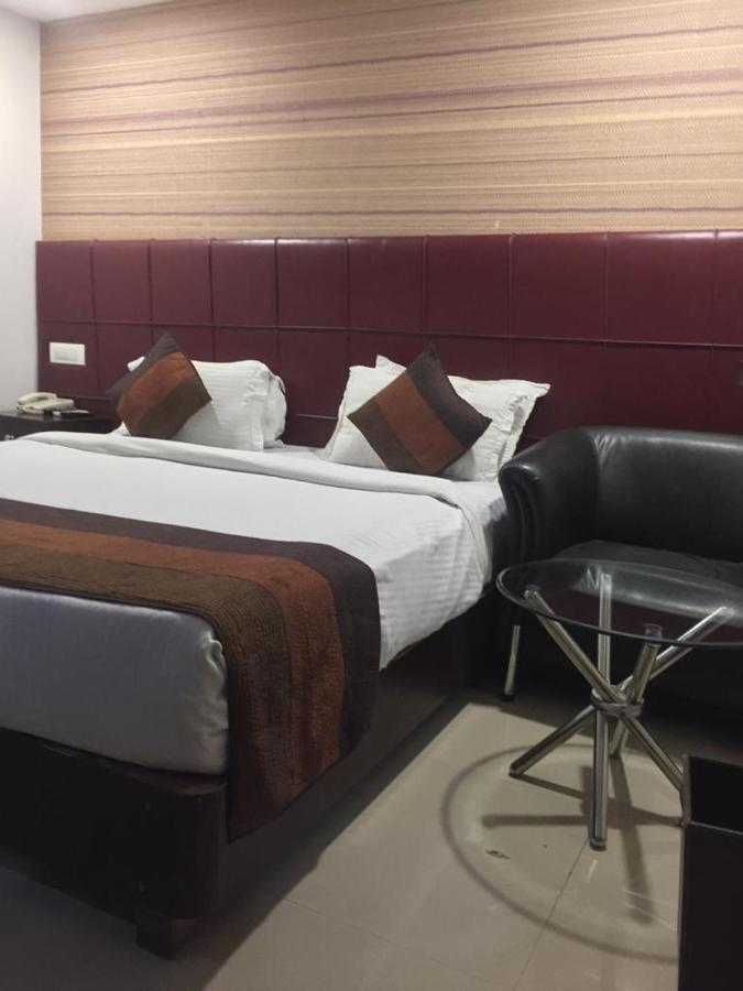 Hotel Patliputra Nirvana Patna Kültér fotó